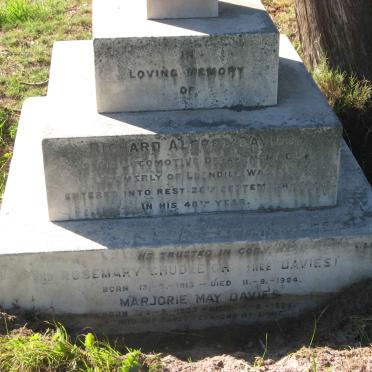 DAVIES Richard Alfred :: CHUDLEIGH Rosemary nee DAVIES 1913-1984 :: DAVIES Marjorie May 1903-19?5