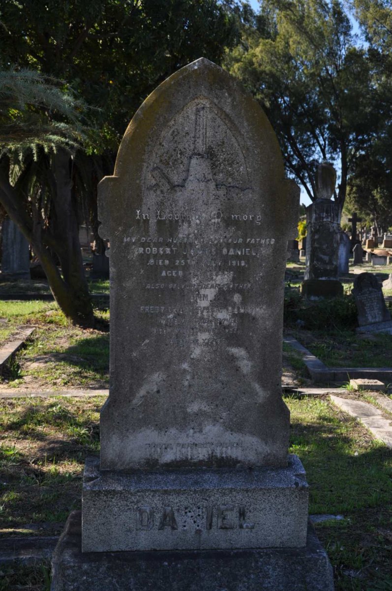 DANIEL Robert James -1918 &amp; Frede??