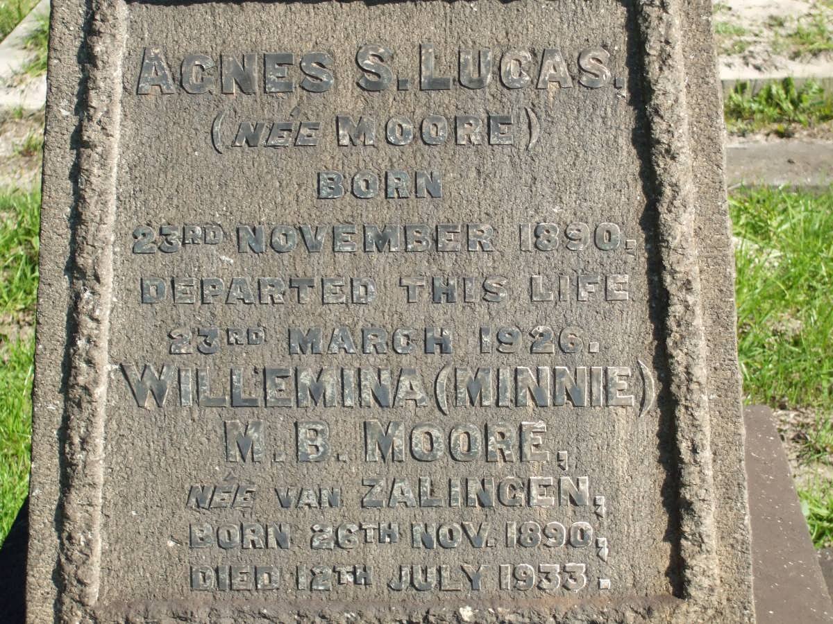 LUCAS Agnes S. nee MOORE 1890-1926 :: MOORE Willemina M.B. nee VAN ZALINGEN 1890-1933