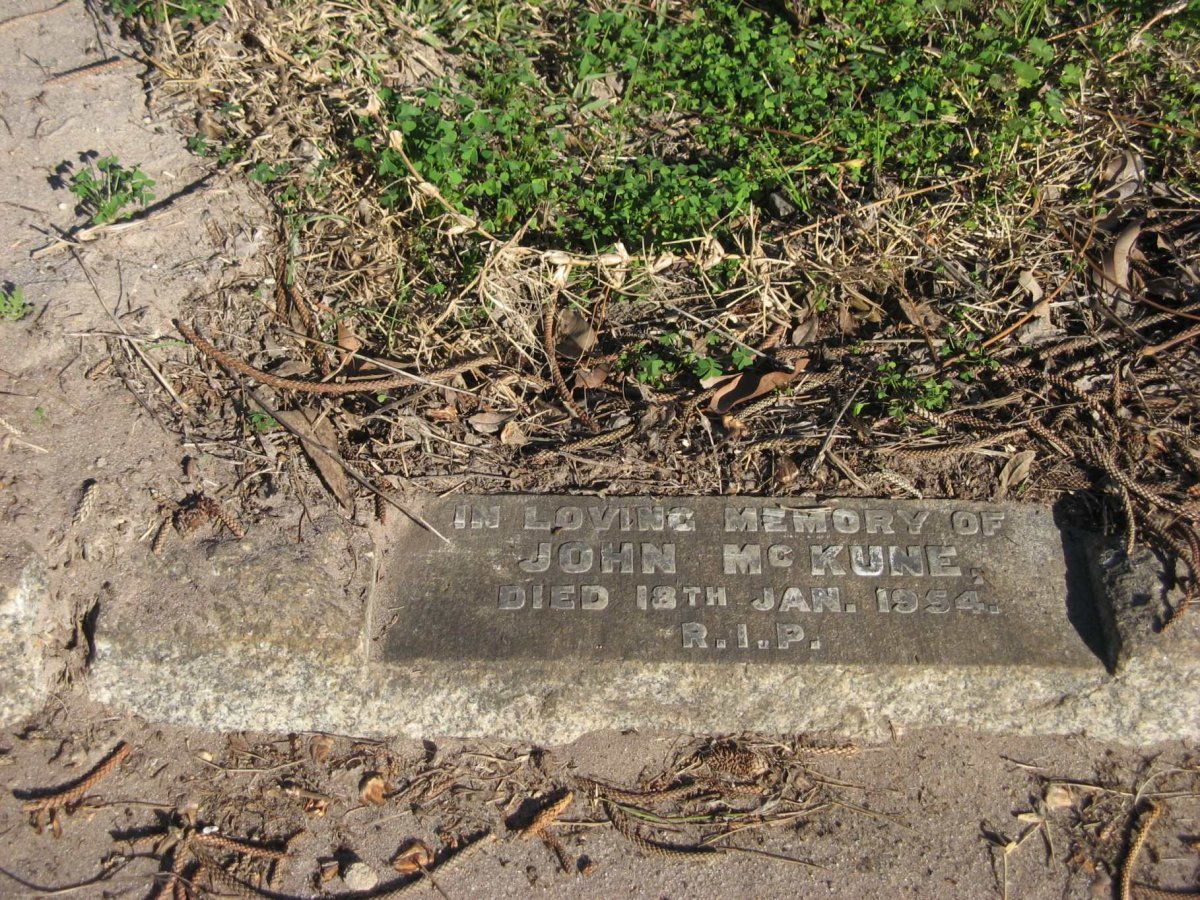 McKUNE John -1954