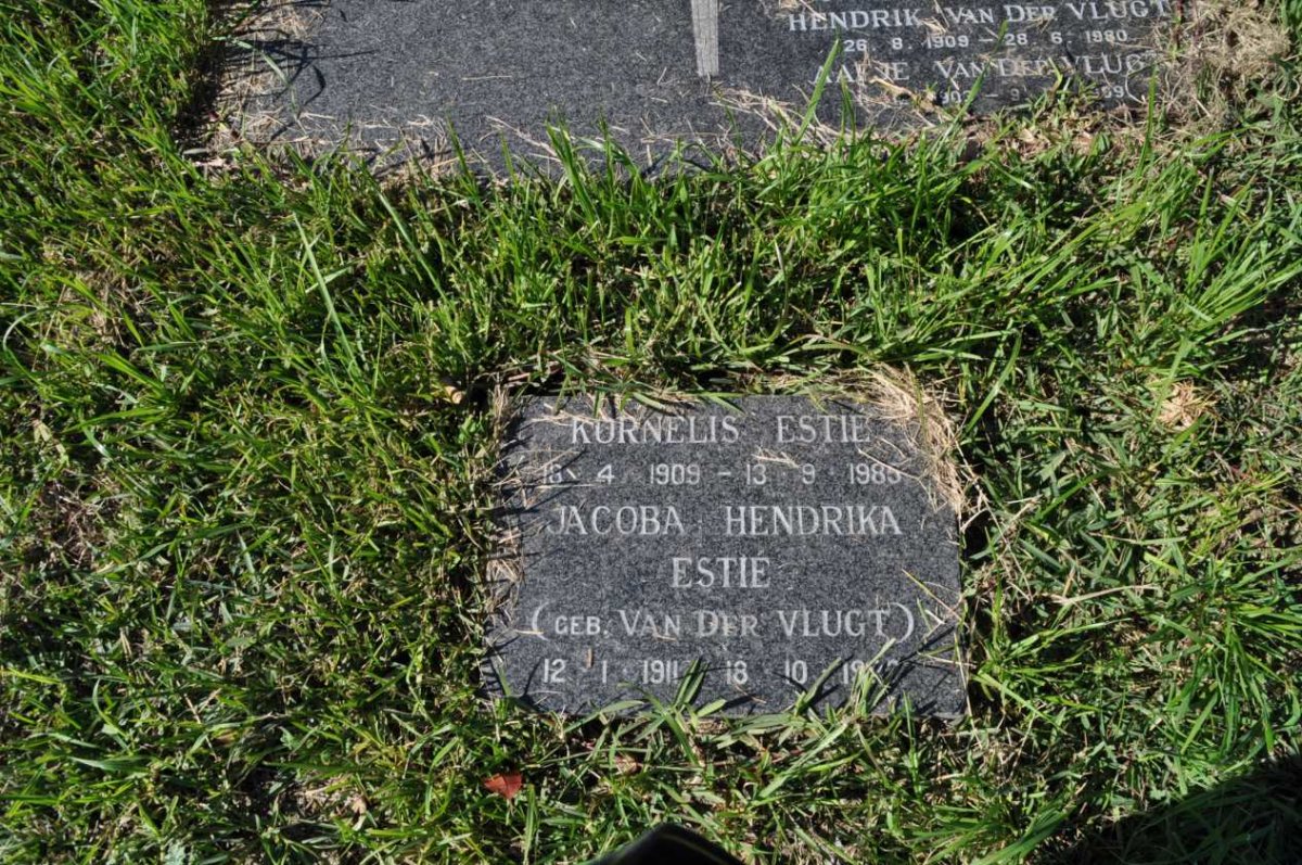 ESTIE Kornelis 1909-1985 &amp; Jacoba Hendrika VAN DER VLUGT 1911-19??