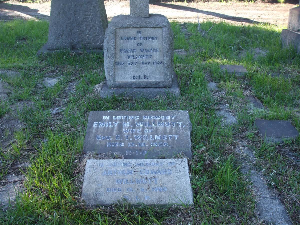 WILLMOT Edgard Walter -1928 :: WILLMOTT Emily M. -1958 :: WILLMOTT Arthur Edward -1980