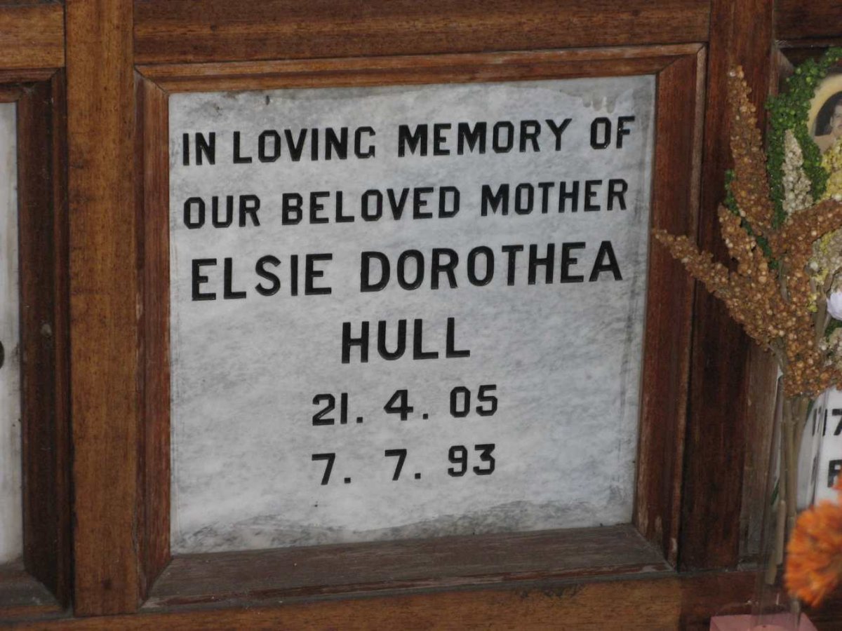 HULL Elsie Dorothea 1905-1993