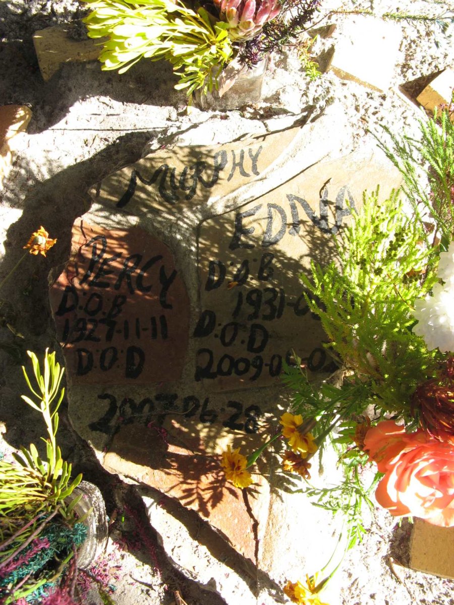 MURPHY Percy 1927-2007 &amp; Edna 1931-2009