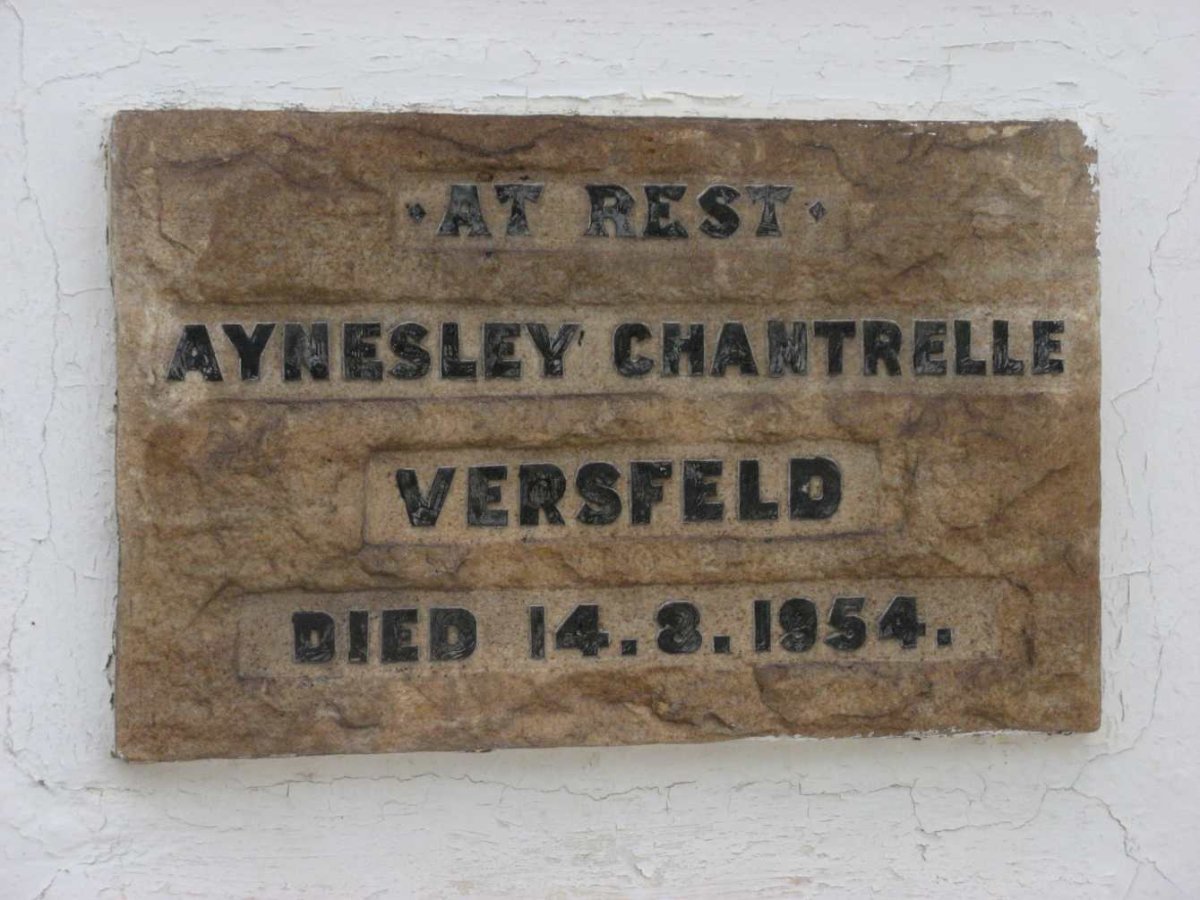 VERSFELD Aynesley Chantrelle -1954