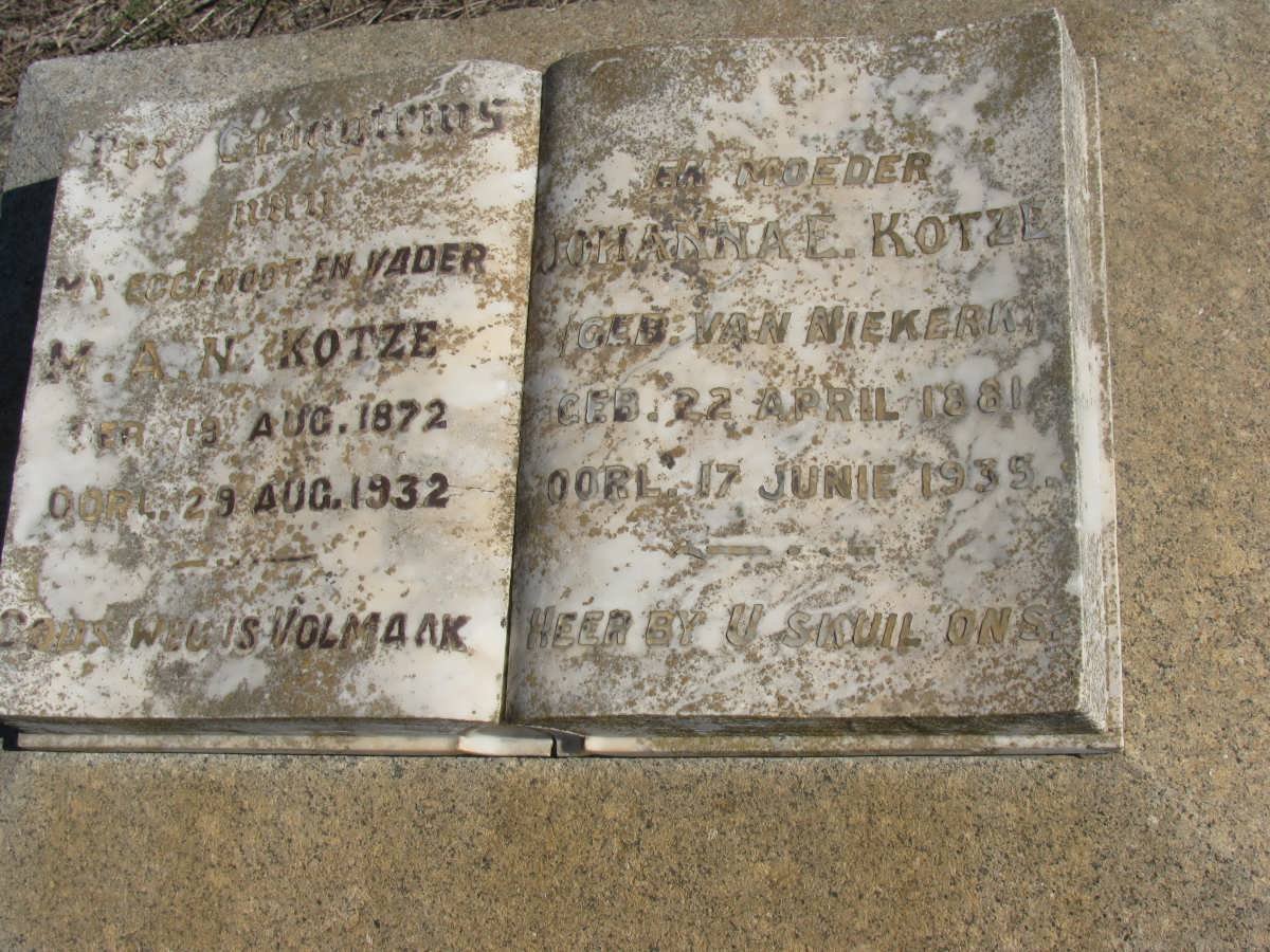 KOTZE M.A.N. 1872-1932 &amp; Johanna E. VAN NIEKERK 1881-1935