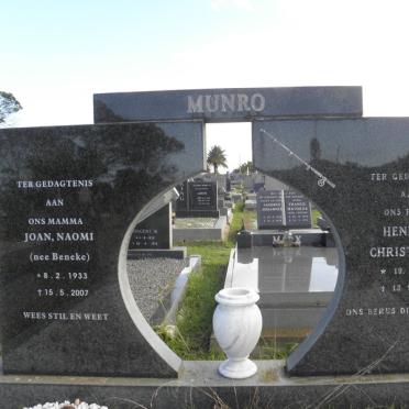 MUNRO Hendrik Christoffel 1929-1978 &amp; Joan Naomi BENEKE 1933-2007