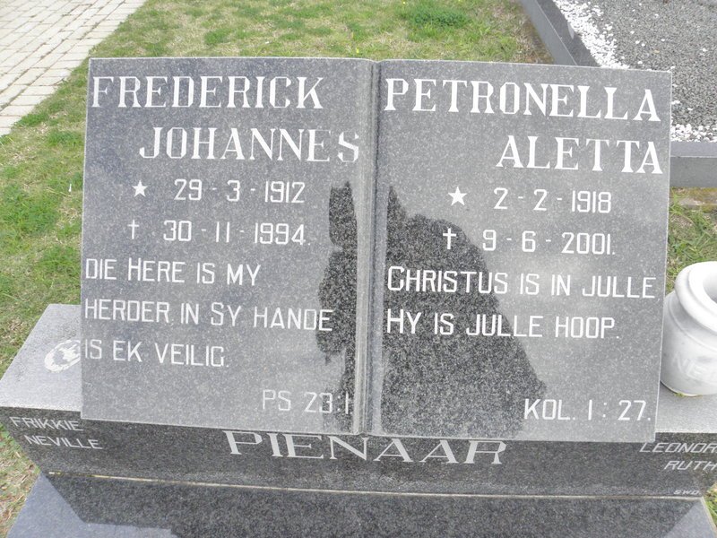 PIENAAR Frederick Johannes 1912-1994 &amp; Petronella Aletta 1918-2001