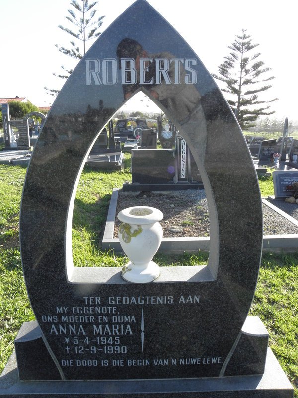 ROBERTS Anna Maria 1945-1990