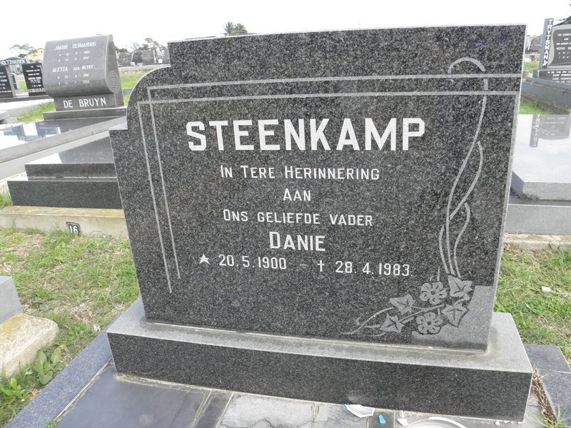 STEENKAMP Danie 1900-1983