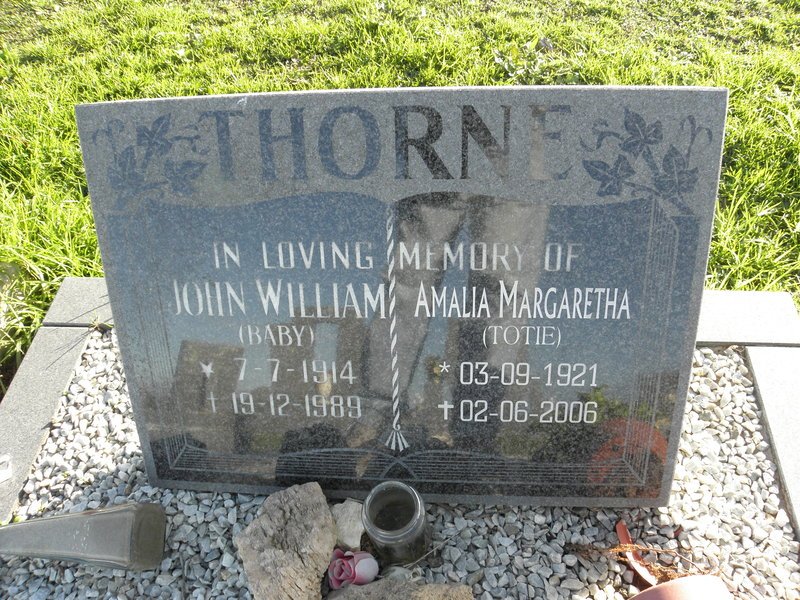 THORNE John William 1914-1989 &amp; Amalia Margaretha 1921-2006
