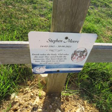 MOORE Stephen 1941-2021