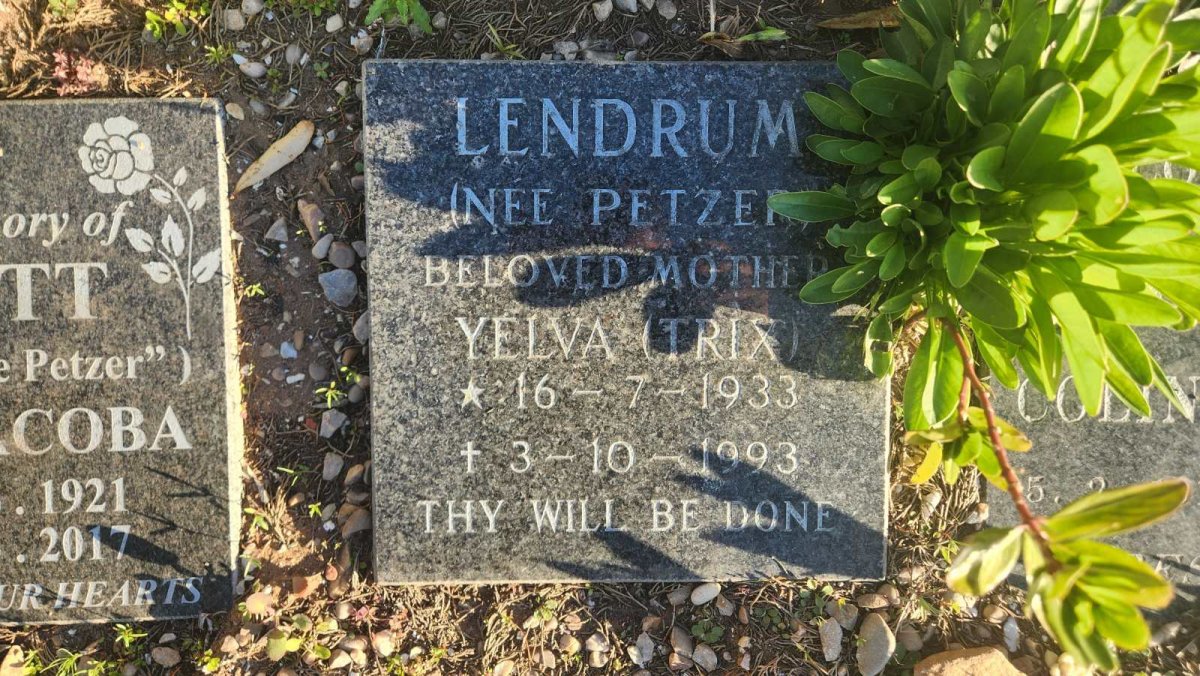 LENDRUM Yelva nee PETZER 1933-1993