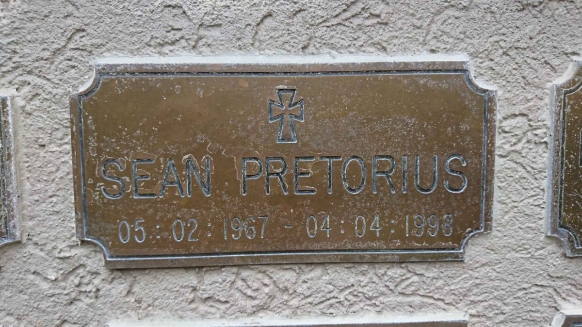 PRETORIUS Sean 1967-1998