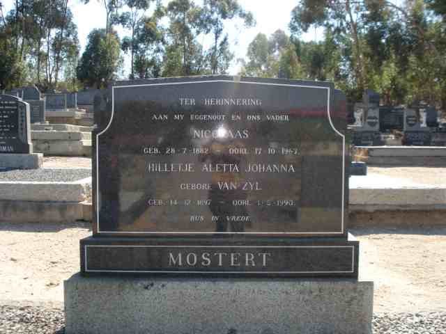 MOSTERT Nicolaas 1882-1967 &amp; Hilletjie Aletta Johanna VAN ZYL 1897-1990