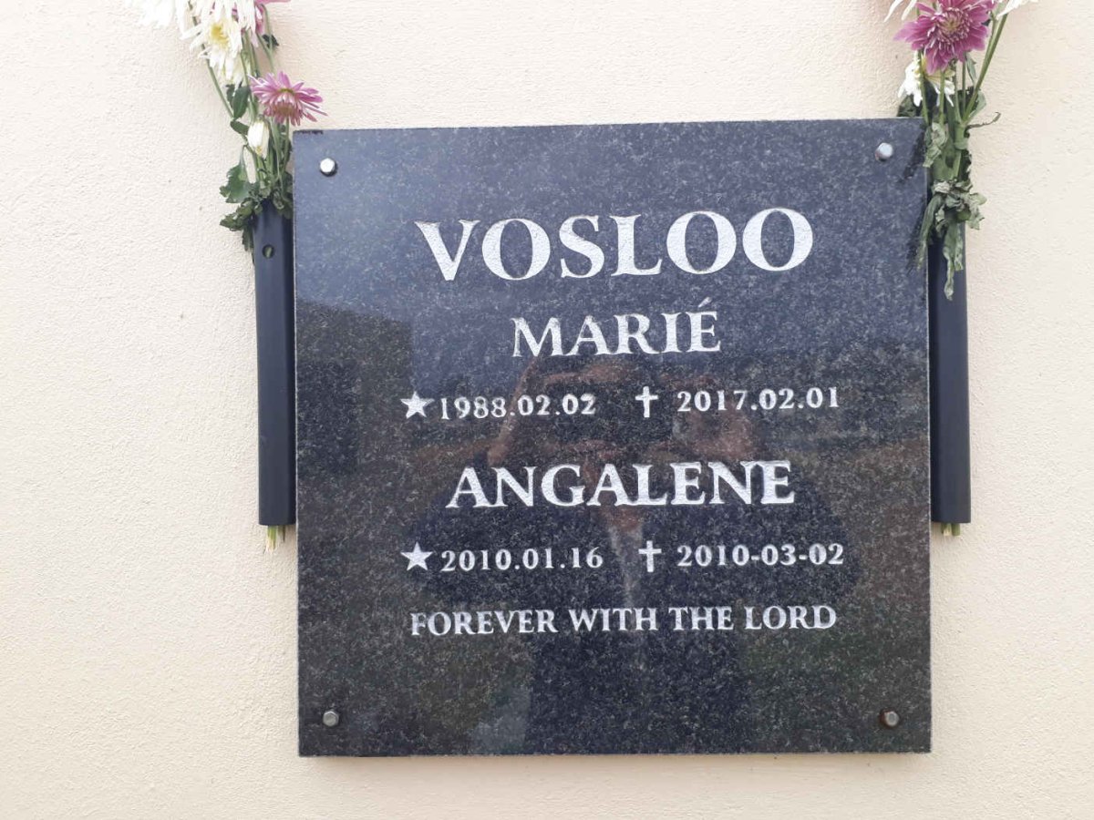 VOSLOO Marie 1988-2017 :: VOSLOO Angalene 2010-2010