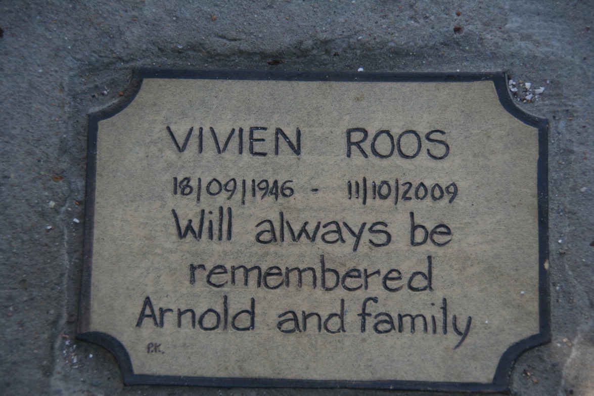ROOS Vivien 1946-2009