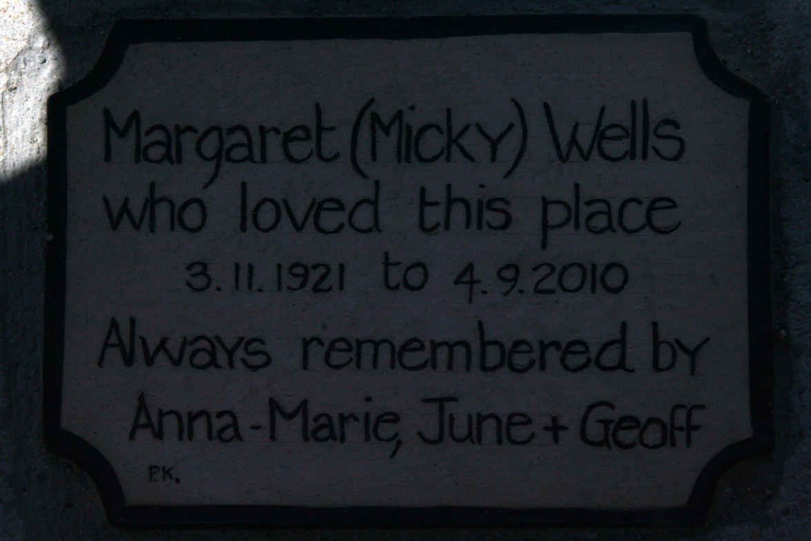 WELLS Margaret 1921-2010