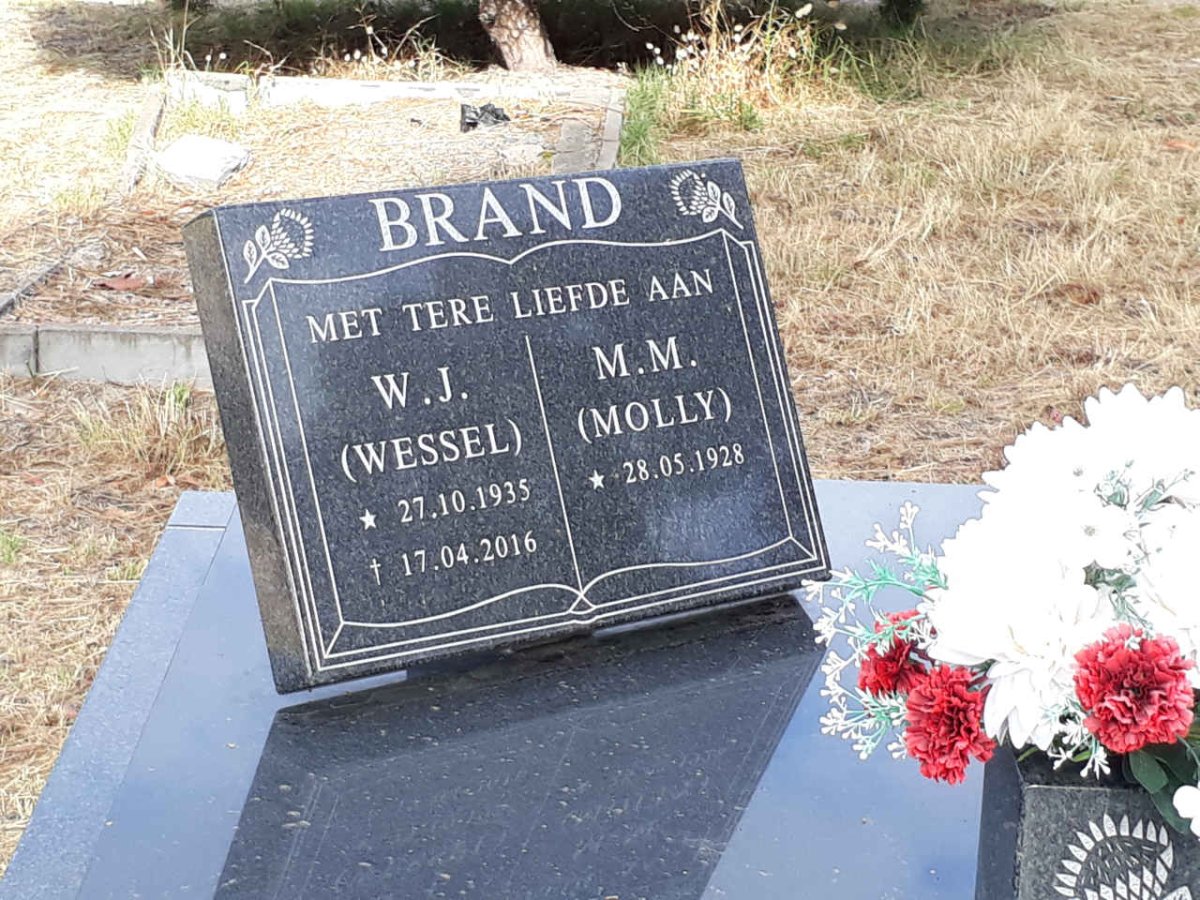 BRAND W.J. 1935-2016 &amp; M.M. 1928-
