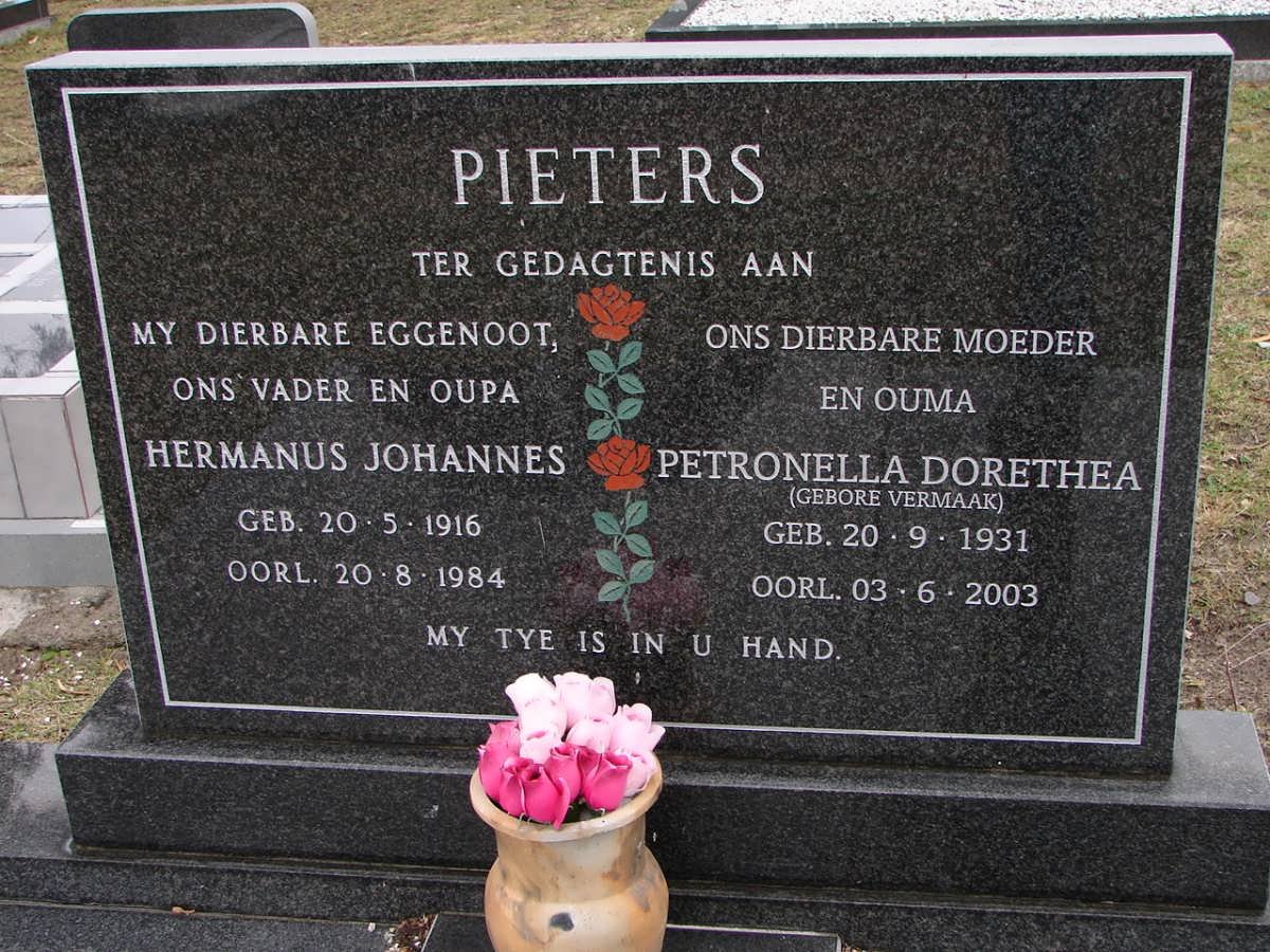 PIETERS Hermanus Johannes 1916-1984 &amp; Petronella Dorethea VERMAAK 1931-2003