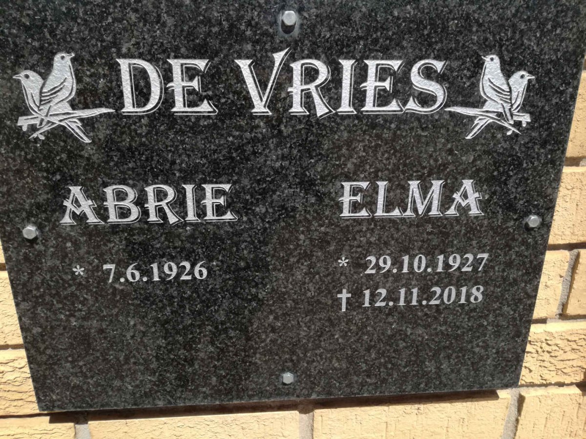 VRIES Abrie, de 1926- &amp; Elma 1927-2018