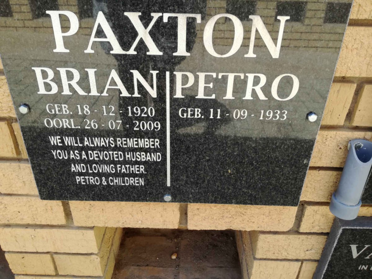 PAXTON Brian 1920-2009 &amp; Petro 1933-