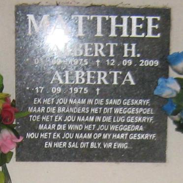 Western Cape, OUDTSHOORN, NG Moederkerk, Muur van Herinnering
