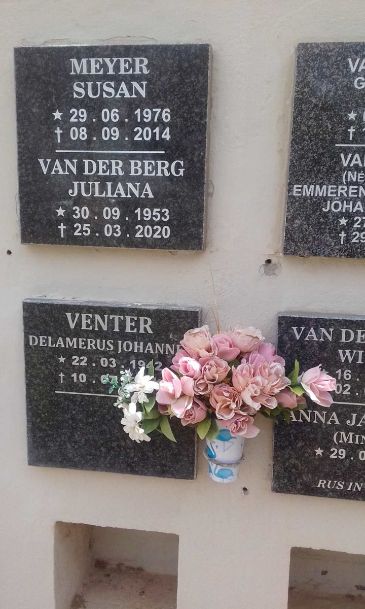 MEYER Susan 1976-2014 :: VAN DER BERG Juliana 1953-2020 :: VENTER Delamerus Johannes 1942-