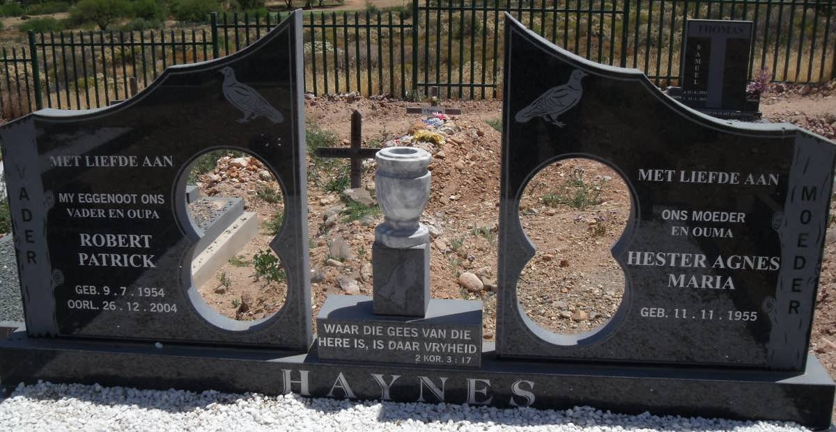 HAYNES Robert Patrick 1954-2004 &amp; Hester Agnes Maria 1955-