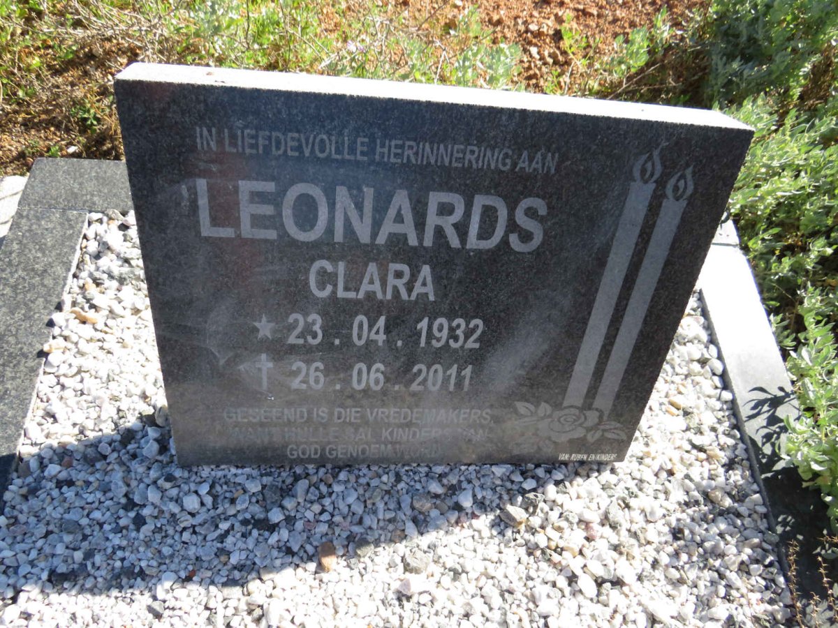 LEONARDS Clara 1932-2011