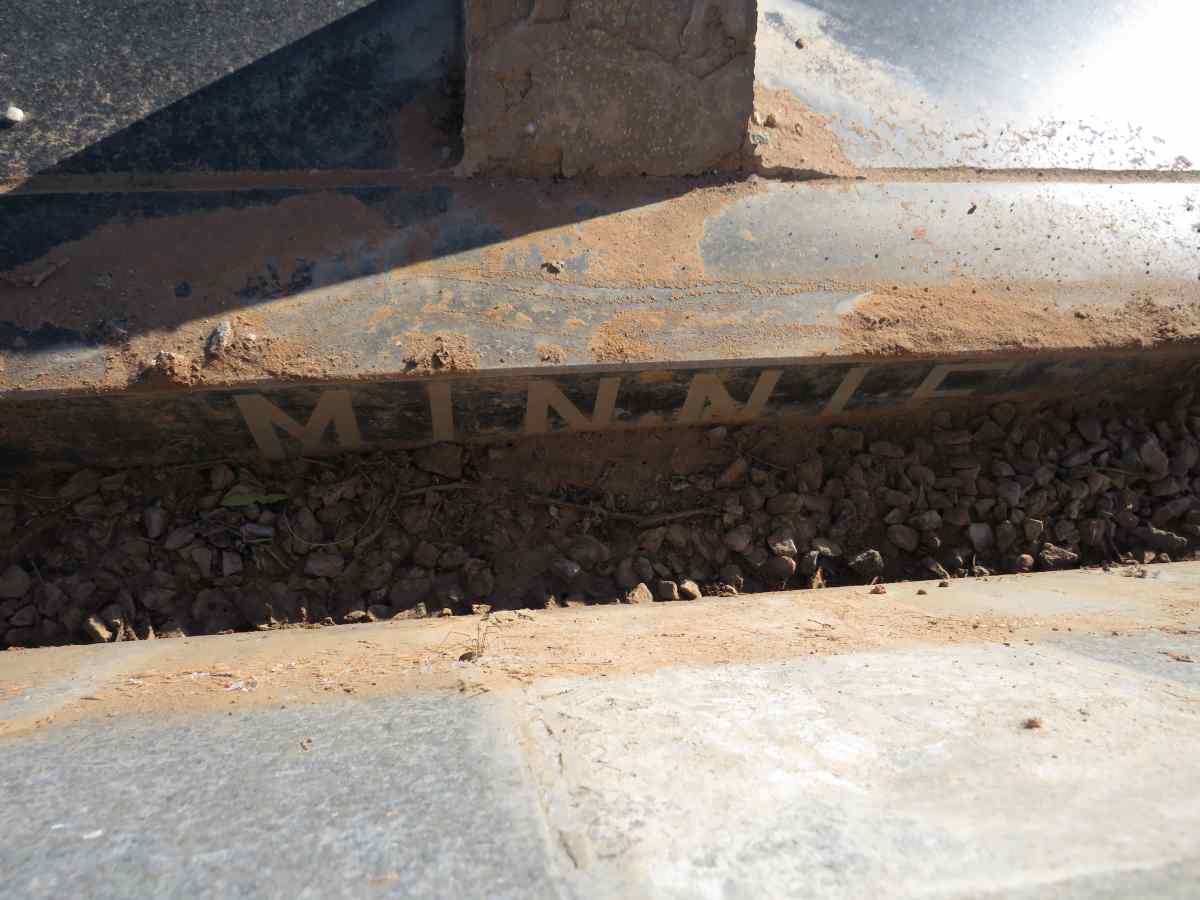 MINNIE Anna M. 1905-1983 :: MINNIE Dina J. 1908-1992_2