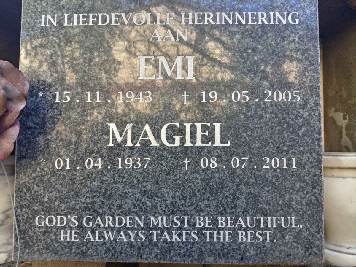 ? Magiel 1937-2011 & Emi 1943-2005 