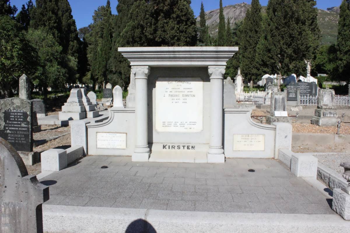 KIRSTEN GRAVE