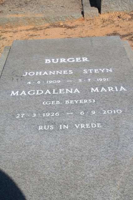 BURGER Johannes Steyn 1909-1991 &amp; Magdalena Maria BEYERS 1926-2010