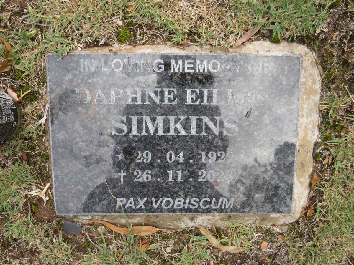 SIMKINS Daphne Eileen 1922-2020