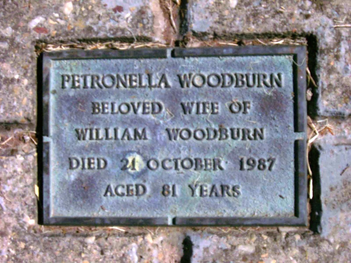 WOODBURN Petronella -1987