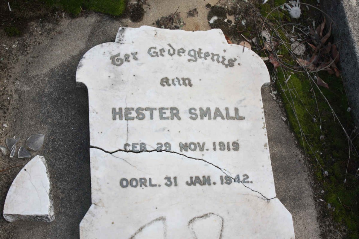 SMALL  Hester 1919-1942
