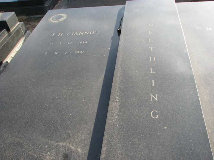 NEETHLING J.H. 1914-1991 & M.J. 1917-2003