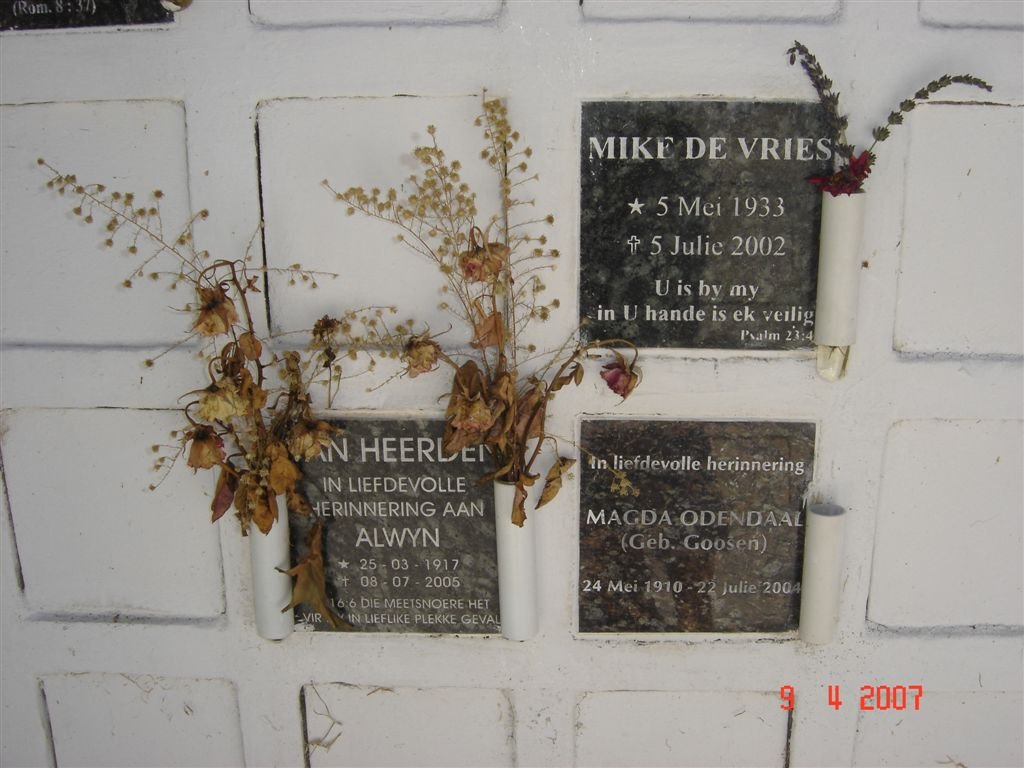 HEERDEN Alwyn, van 1917-2005 ::  VRIES Mike, de 1933-2002 ::  ODENDAAL Magda nee GOOSEN 1910-2004