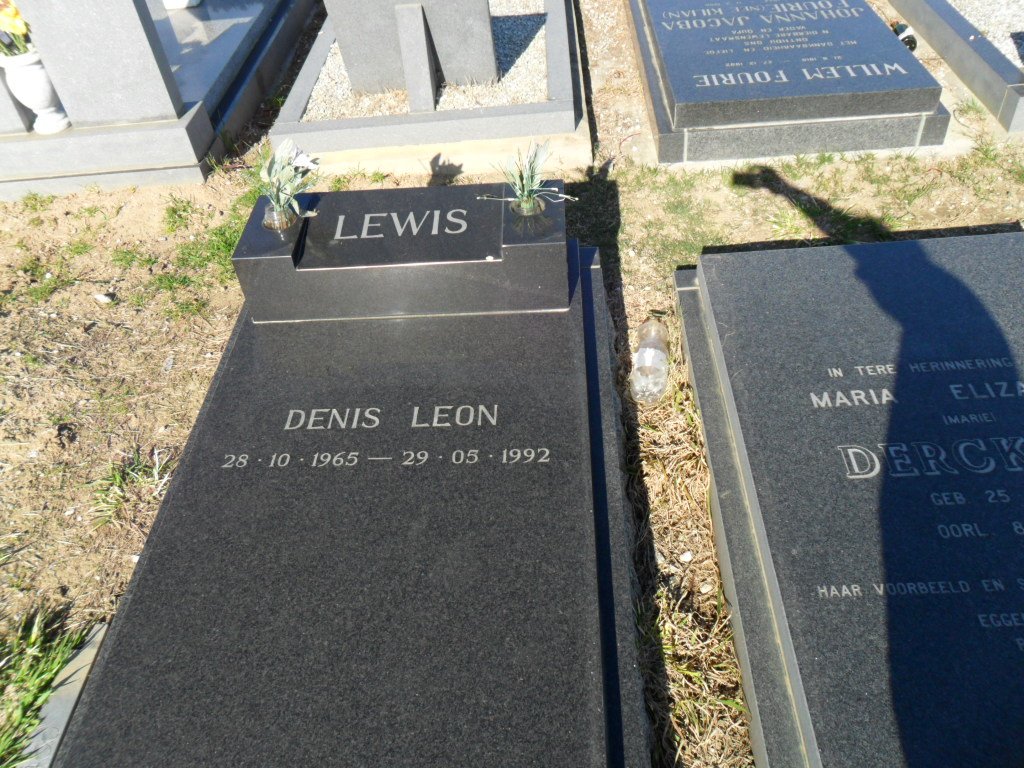 LEWIS Denis Leon 1965-1992