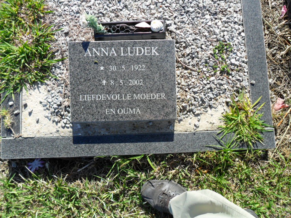 LUDEK Anna 1922-2002