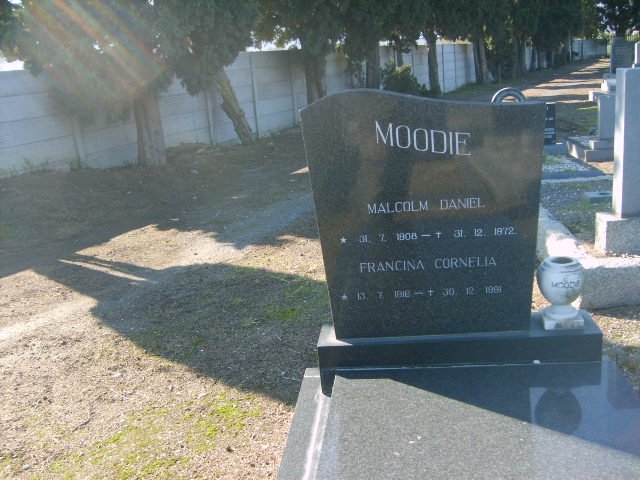 MOODIE Malcolm Daniel 1908-1972 &amp; Francina Cornelia 1918-1981
