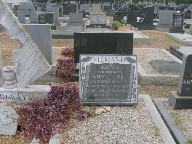 NIEMAND J.S. 1905-1984 &amp; S.H.E. 1910-1981