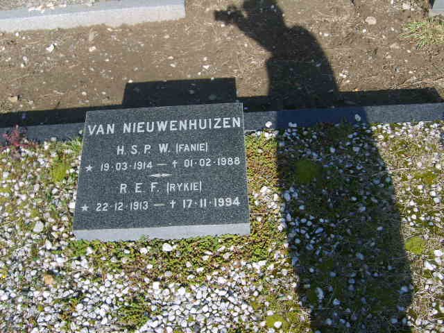 NIEUWENHUIZEN H.S.P.W., van 1914-1988 &amp; R.E.F. 1913-1994