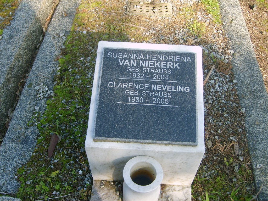 NIEKERK Susanna Hendrina, van nee STRAUSS 1932-2004 :: NEVELING Clarence nee STRAUSS 1930-2005