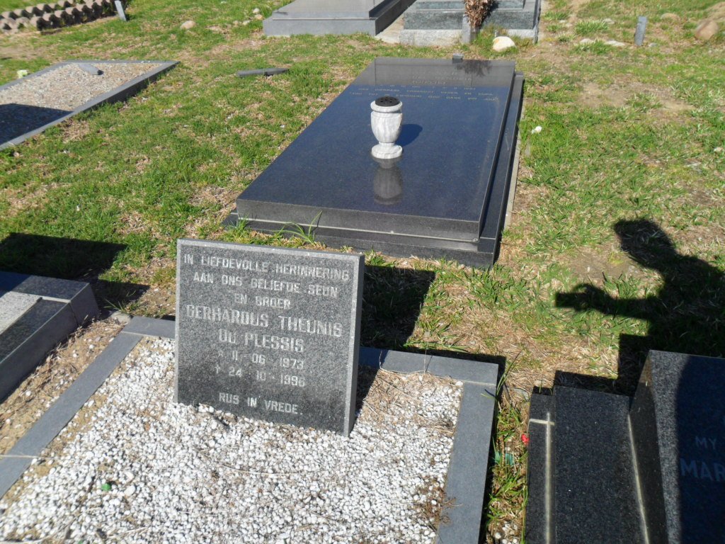 PLESSIS Gerhardus Theunis, du 1973-1996
