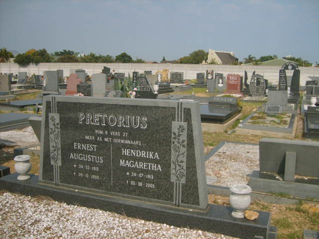 PRETORIUS Ernest Augustus 1915-1990 &amp; Hendrika Magaretha 1918-2005