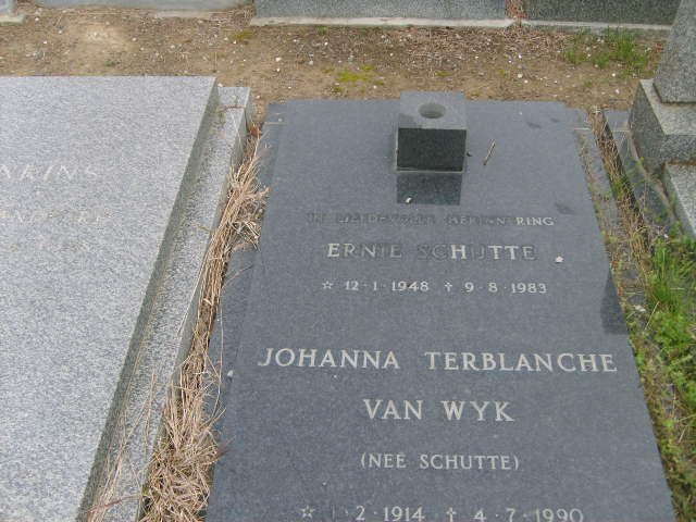 SCHUTTE Ernie 1948-1983 :: VAN WYK Johanna Terblanche nee SCHUTTE 1914-1990