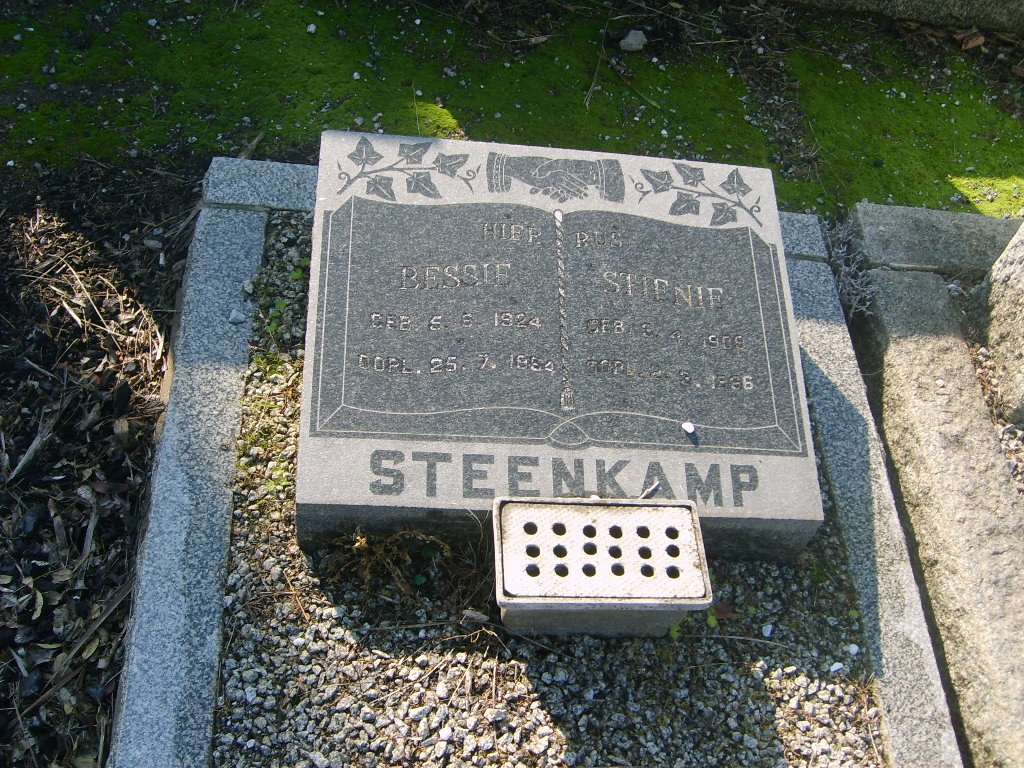 STEENKAMP Stefnie 1909-1986 &amp; Bessie 1924-1884