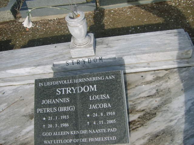 STRYDOM Johannes Petrus 1913-1986 &amp; Louisa Jacoba 1918-2005